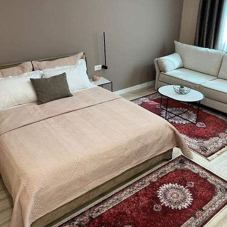 Smart Home , Lovely Apartment In تيرانا المظهر الخارجي الصورة