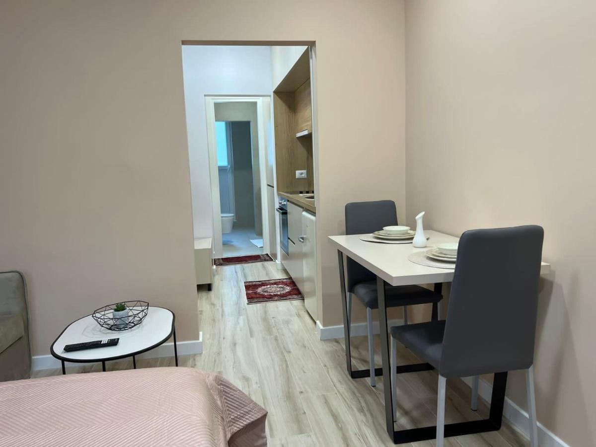 Smart Home , Lovely Apartment In تيرانا المظهر الخارجي الصورة